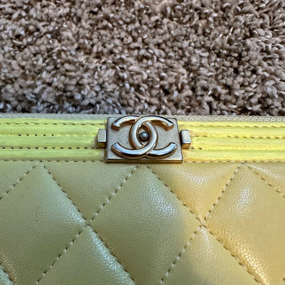 Chanel Yellow leather wallet, used - Picture 2 of 12